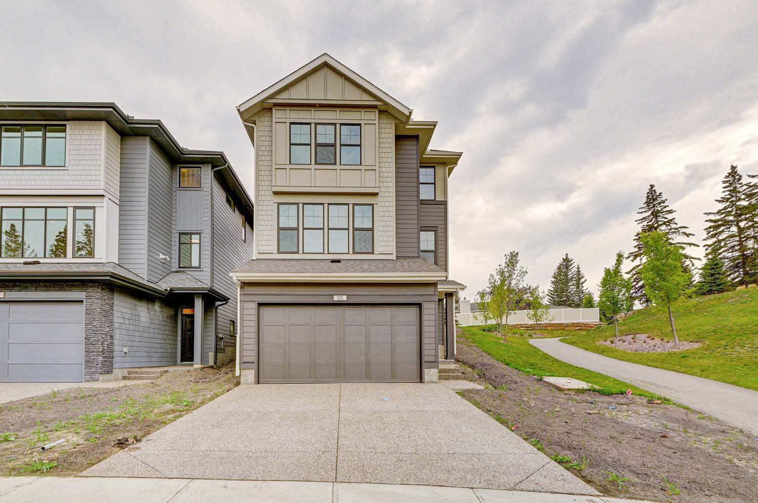 New Calgary Single Family Home Quick Possession Fraser in Shawnee Park, located at 25 Shawnee Green SW Built By Cardel Homes 