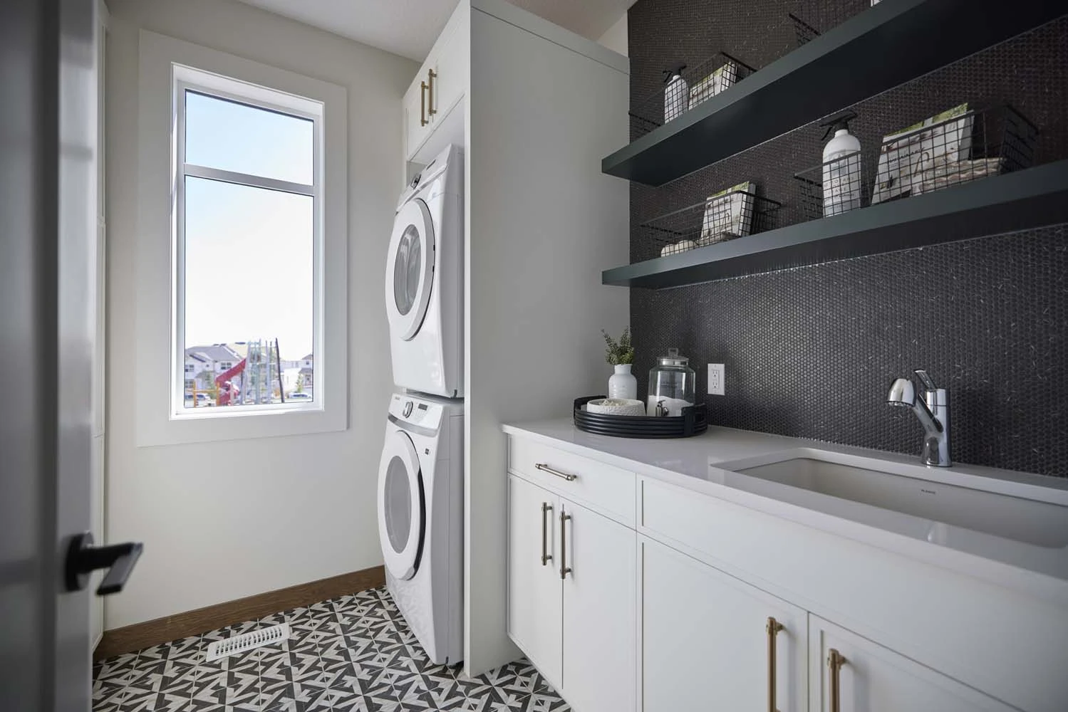 Cardel Designs Laundry Closet 04