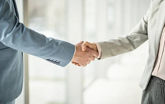 A REALTOR and a client shaking hands